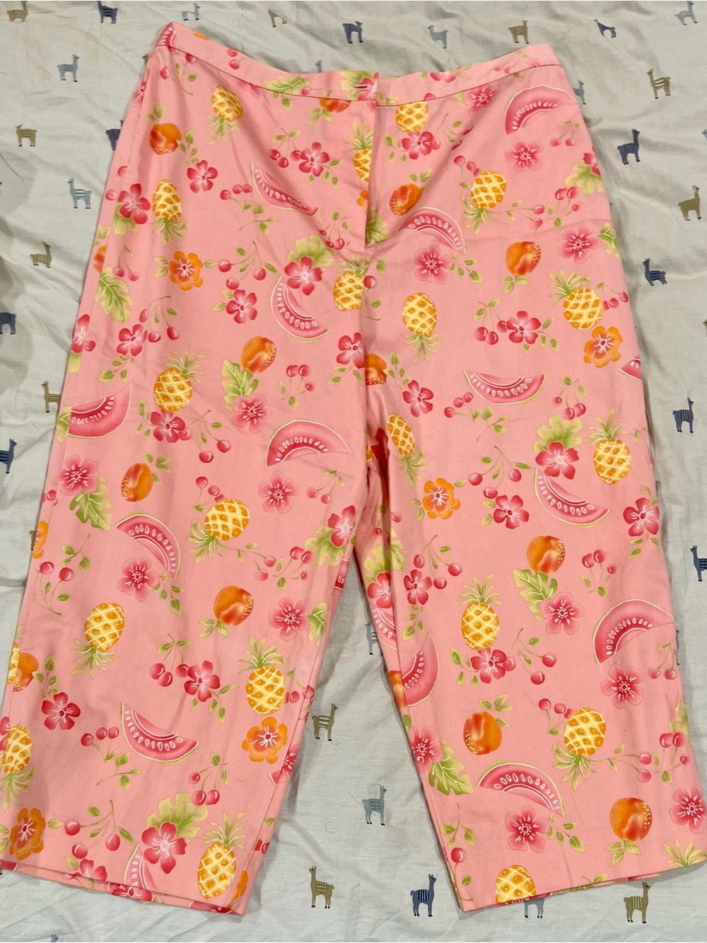 alfred dunner pink capri pants with fruit and flower design